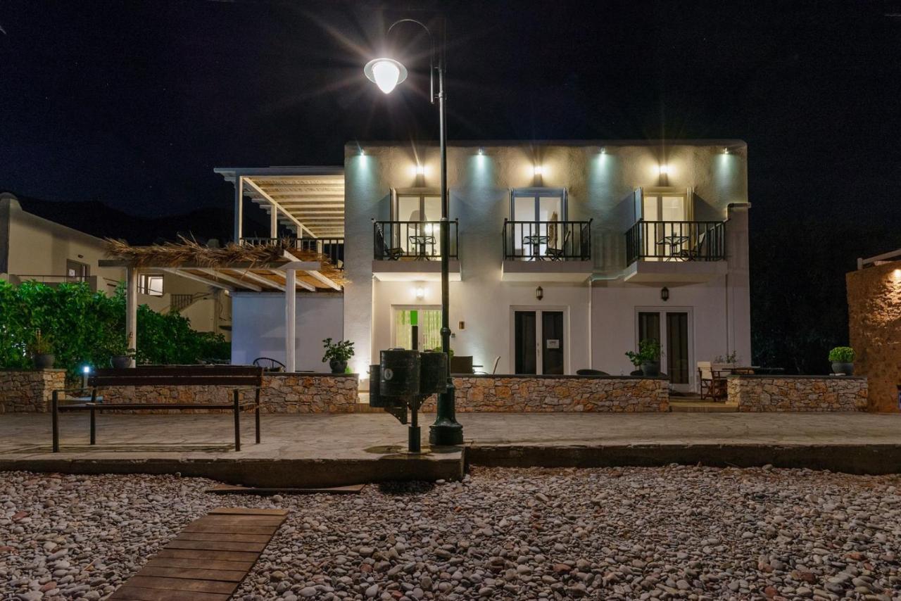 Uno Beachfront Suite Livadia  Zewnętrze zdjęcie