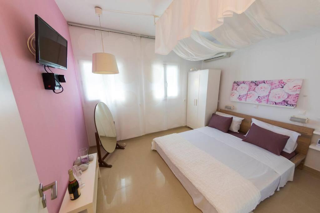 Uno Beachfront Suite Livadia  Zewnętrze zdjęcie